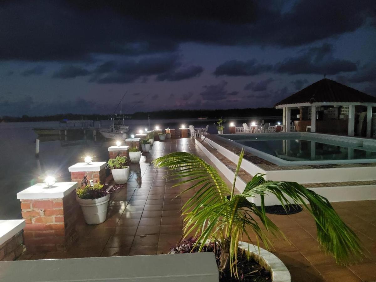 Fisherman'S Inn Hotel Florence Hall Bagian luar foto