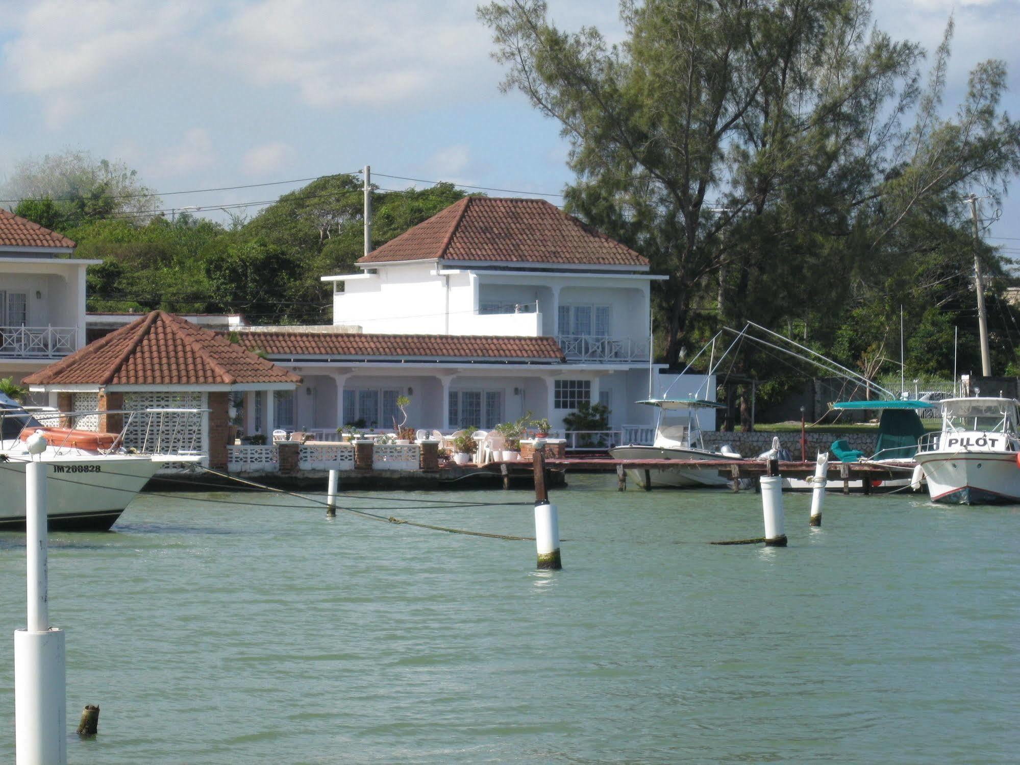 Fisherman'S Inn Hotel Florence Hall Bagian luar foto